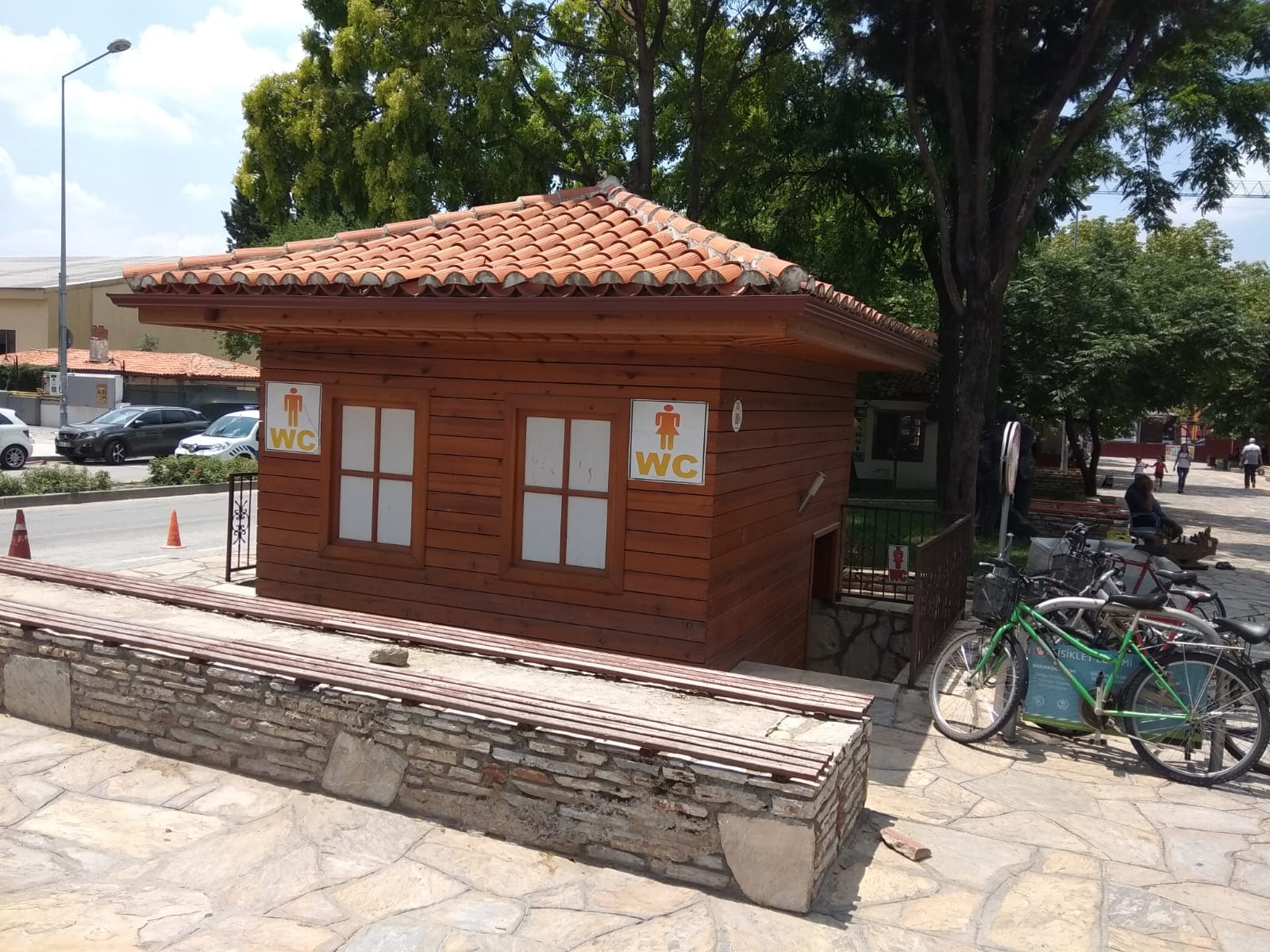 Binlerce Vatandaşın Alışveriş Yaptığı Pazarda Tuvalet Yok !