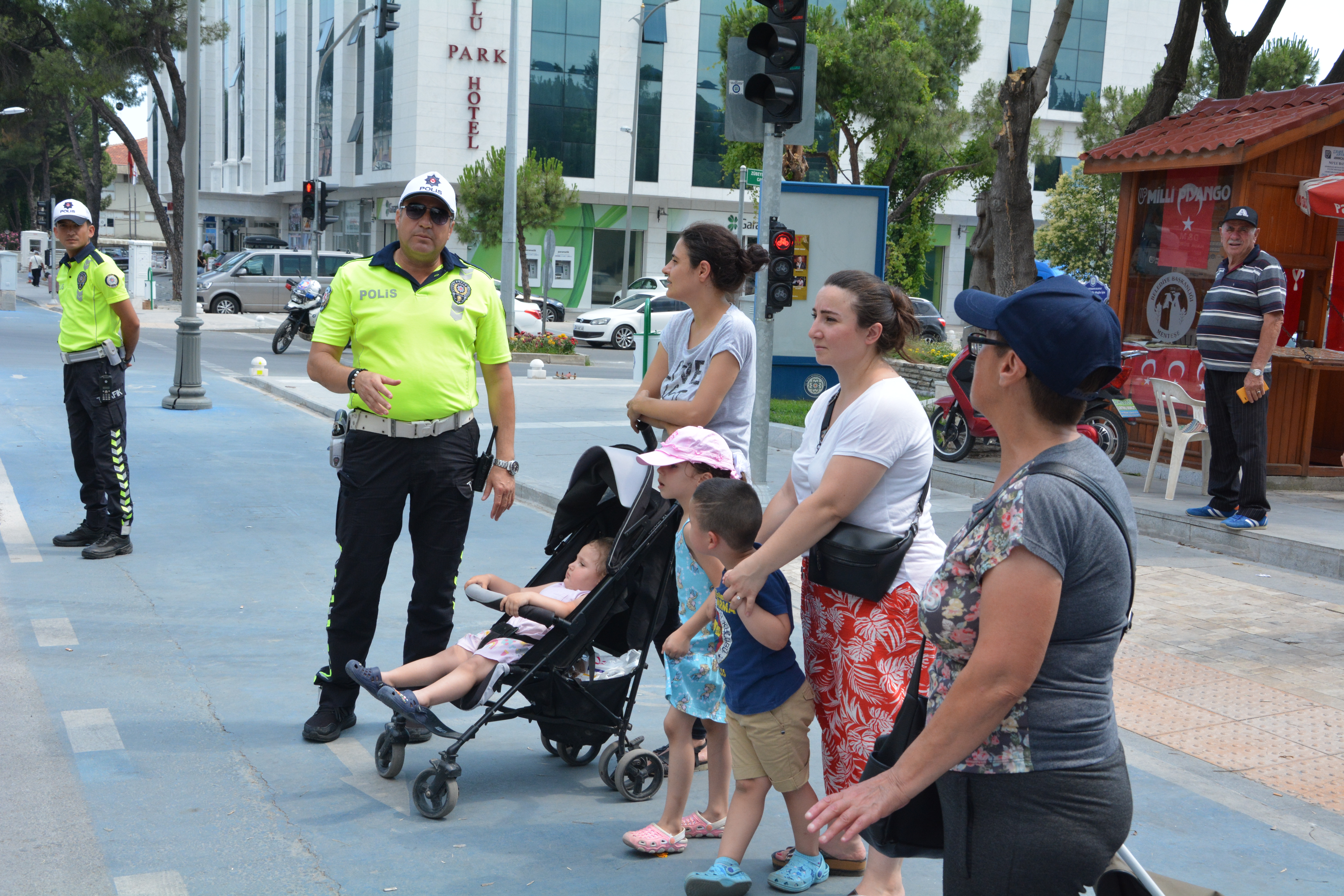 Trafik Işıklarına Uymayan Yayalara 108 Lira Para Cezası