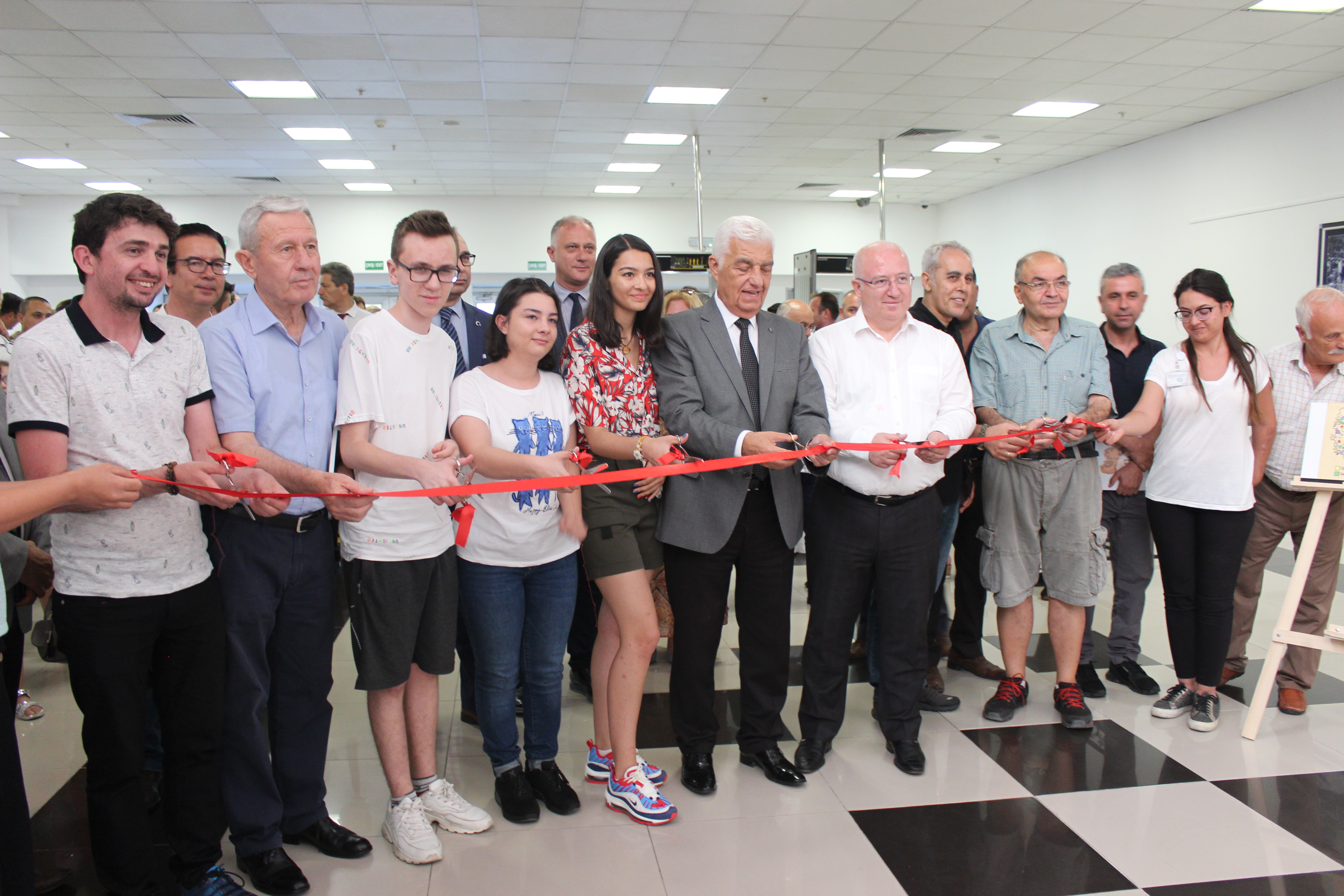 Karikatür Yarışmasını Kazananlara Ödülleri Verildi