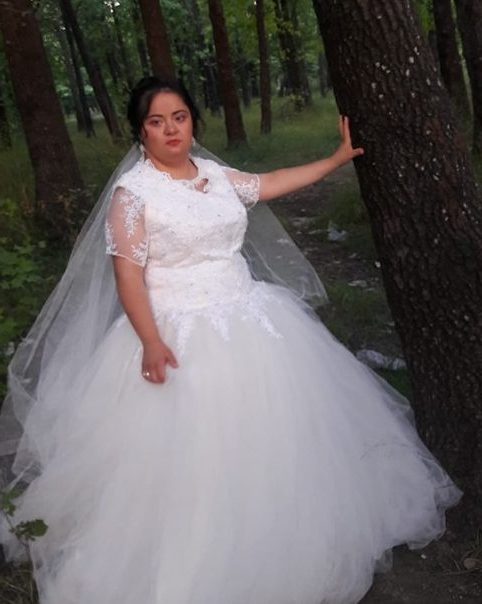 Down Sendromlu Kızının Gelin Olma Hayalini Gerçekleştirdi