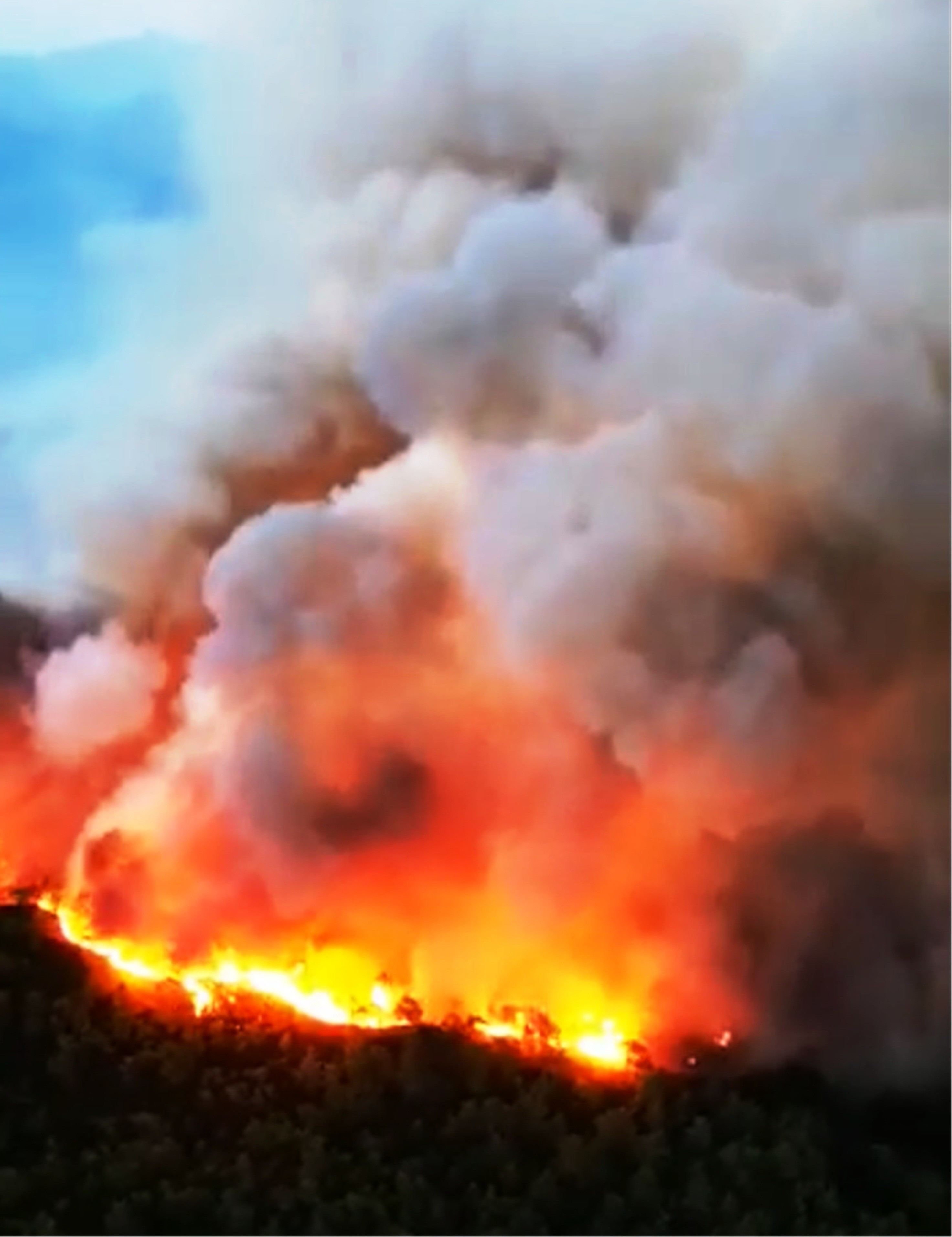 Helikopterler Güneşin Doğmasıyla Havadan Müdahaleye Başladı