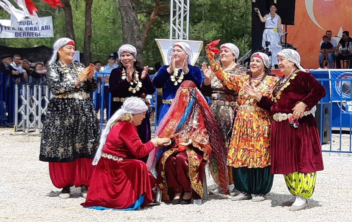 Muğla’nın Başı Çiçekli, Altın Dişli Yörük Kızları
