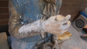 Serpil Heykelinin Çay Bardağı Tutan Eli 3. Kez Tamir Edildi