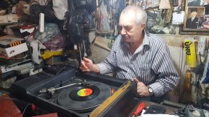 Radyo Tamircisi Bektaş; “Radyonun Carıltısı, Plağın Cırıltısı”