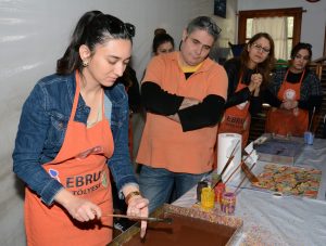 Öğretmenler ve Öğrencilerden Ebru Çalışması