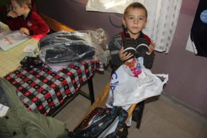 Doktorlar Köy Çocuklarının Yüzünü Güldürdü