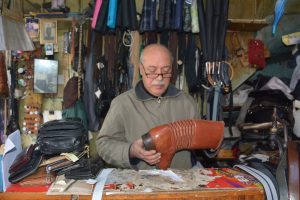 Babasının Namı Olan Çizmeci Kemal’i Yaşatmaya Çalışıyor