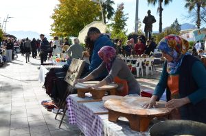Yeni Yıl Pazarına Yoğun İlgi