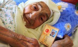 112 Yaşındaki Ayşe Nine Toprağa Verildi