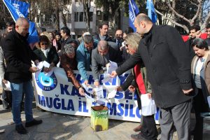Kamu-Sen Hükümetin Yaptığı Zammı Bordro Yakarak Protesto Etti