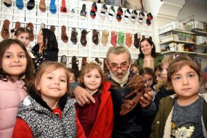 Sandalete adanan ömür