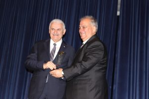 Yılın Enleri, ödüllerini Binali Yıldırım’dan aldı