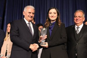 Yılın Enleri, ödüllerini Binali Yıldırım’dan aldı