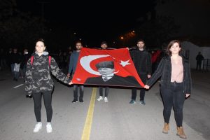 Muğla’da üniversite öğrencileri şehitler için yürüdü