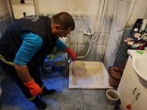 Yaşlı adamın yardımına belediye koştu