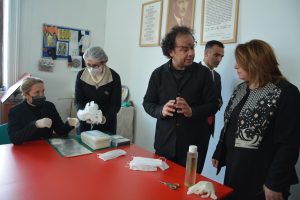 Milli Eğitim basın mensuplarına maske dağıttı