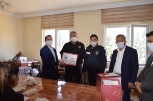 Kavaklıdere’de cerrahi maske imalatı devam ediyor