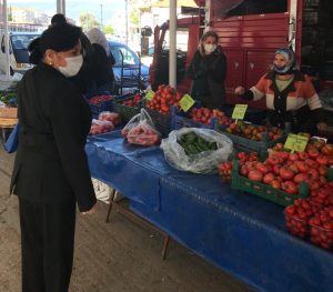 Vali Civelek, üretici pazarını ziyaret etti