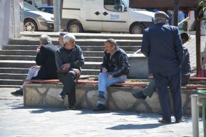 65 yaş üstü için dışarı çıkma saati değişti