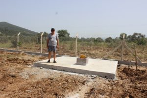 Ruhsatlı sondaj kuyusu açtığı tarlasına elektrik alamıyor