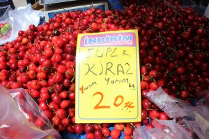 Yasaklı bayram öncesi pazarda yoğunluk
