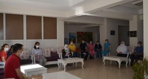 Huzurevi sakinlerinin bayramını kutladı