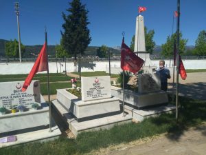 Şehit aileleri bayramda evlatlarına koştu