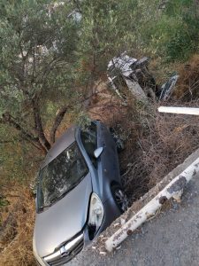 İki otomobil uçuruma yuvarlandı: 1 ölü, 2 yaralı