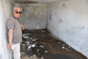 Bodrum'da mahalleli sokaktaki su sızıntısının önlenememesine tepki gösterdi