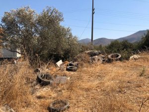 Lastik yığınları yangına davetiye çıkartıyor