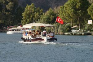 Tarihi Kaya Mezarları 100 bin ziyaretçiyi ağırladı