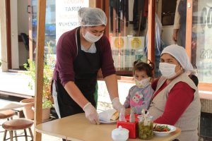 Dönerin kadın ustası