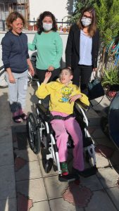 8 engelli vatandaşa akülü sandalye hediye edildi