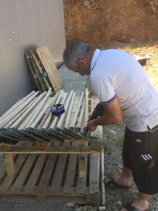 OKUL MÜDÜRÜNDEN ATÖLYESİNDE YANGIN SEFERBERLİĞİ