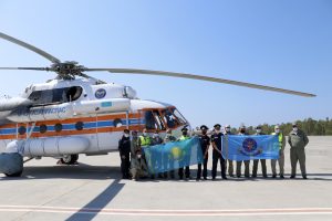 Kazakistanlı ekip bayraklarla uğurlandı