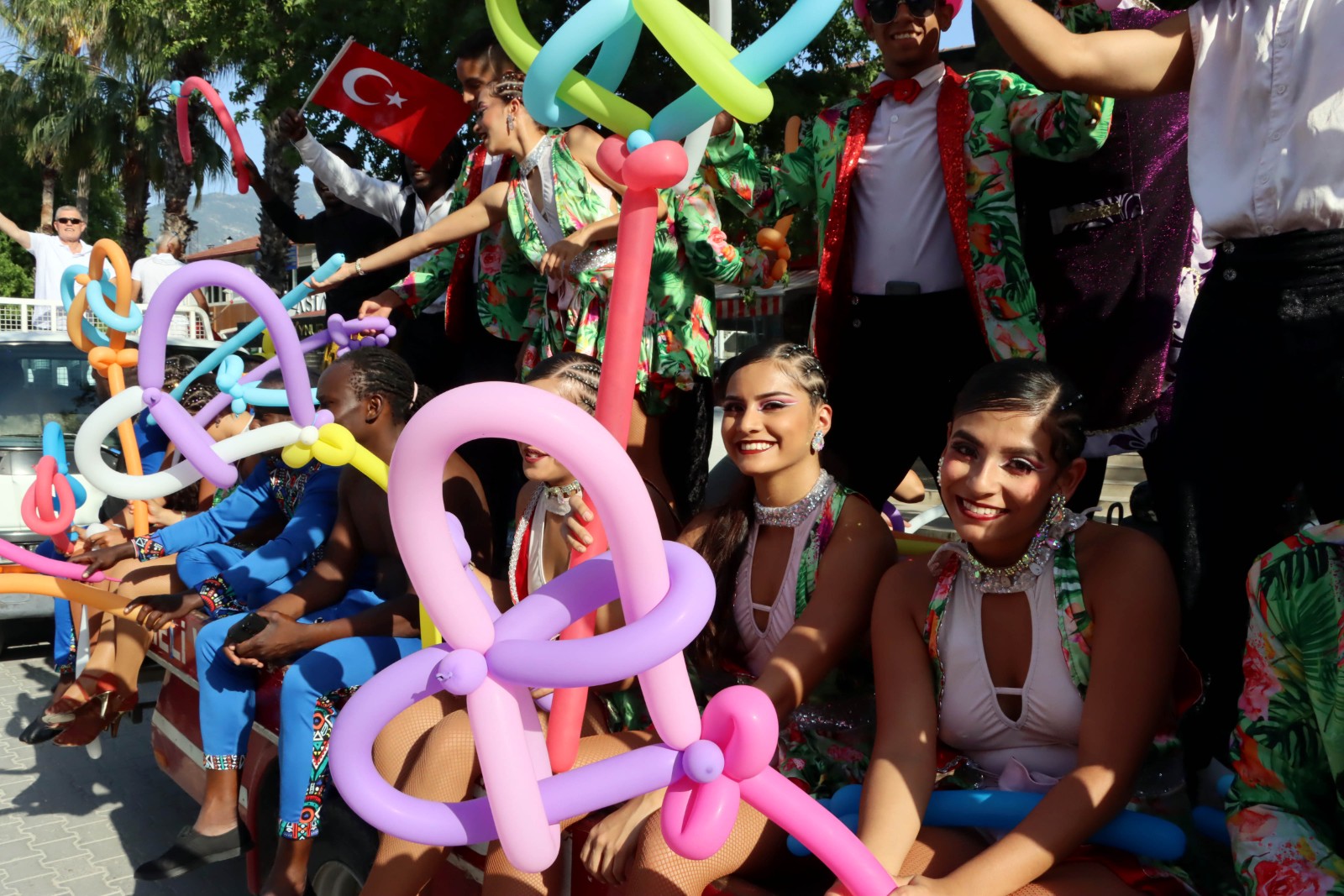 2022-05-28-fethiye-festivali-karnaval-yuruyusu-12.jpg