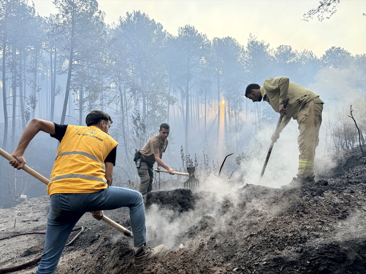 aa-20240819-35436073-35436067-muglanin-yatagan-ve-ula-ilcelerinde-cikan-orman-yanginlarina-mudahale-suruyor.jpg