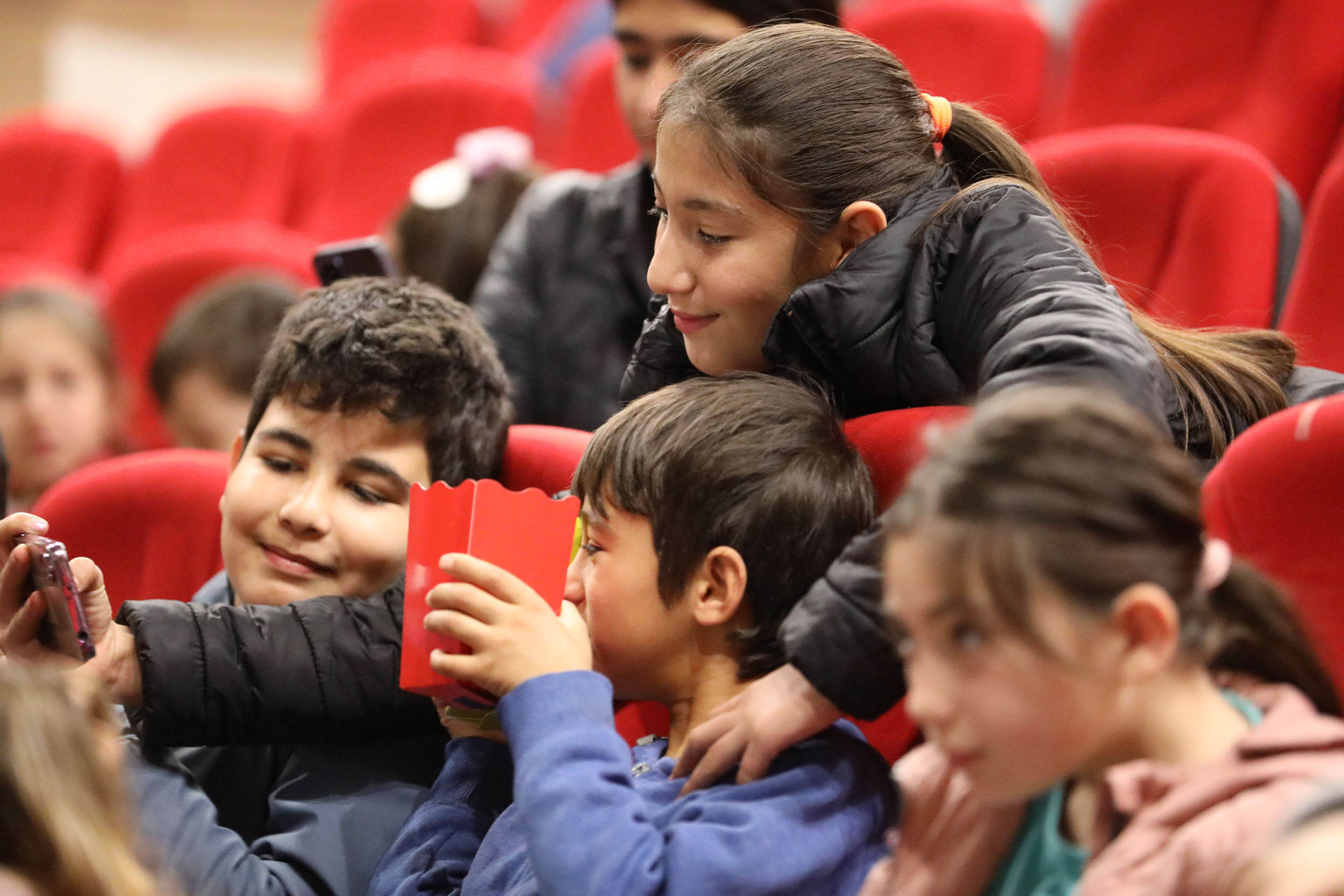 Başkan Aras’ın Çocuklara Sinema Hediyesi Yoğun İlgi Gördü (2)