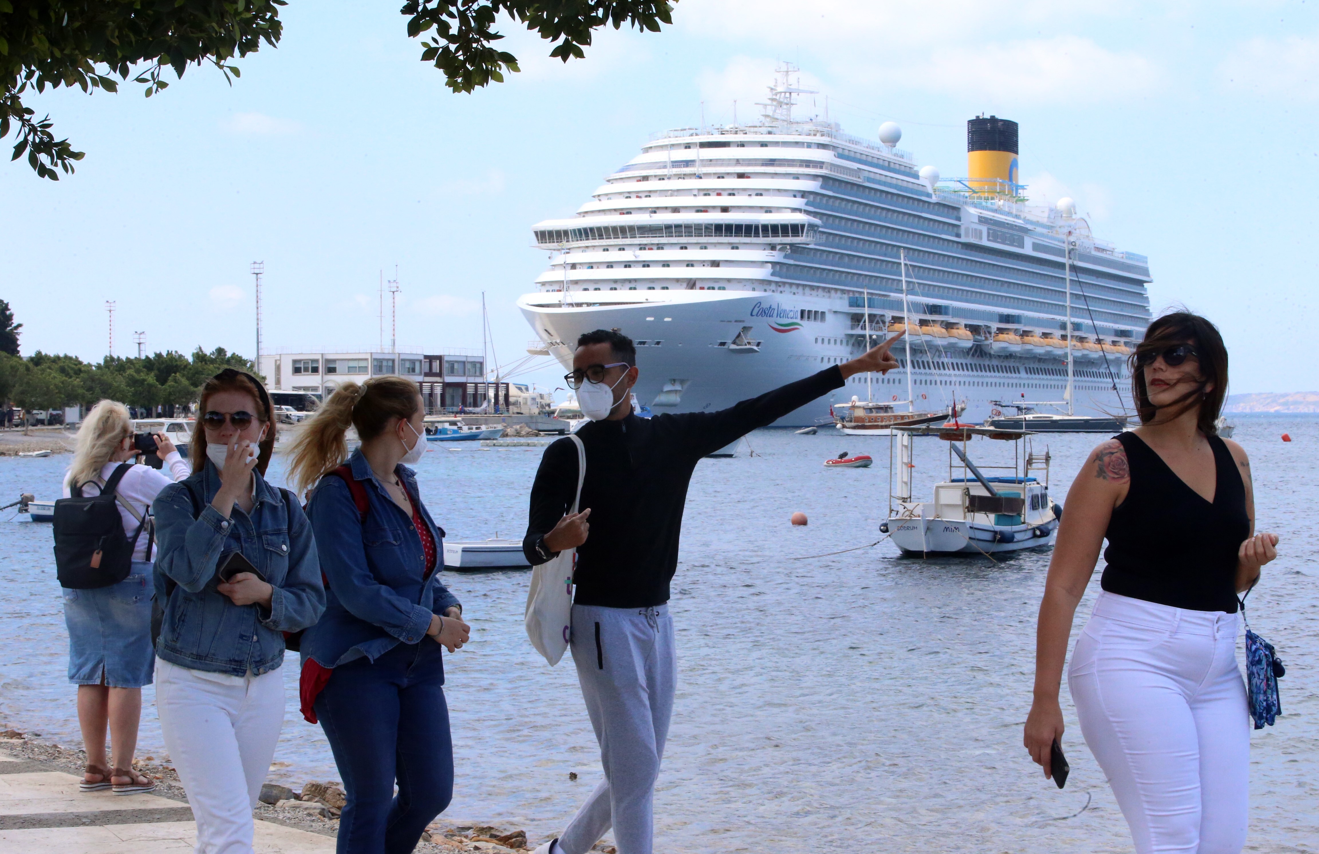 aa-20220504-27763739-27763732-italya-bandirali-kruvaziyer-costa-venezia-bodruma-yanasti.jpg