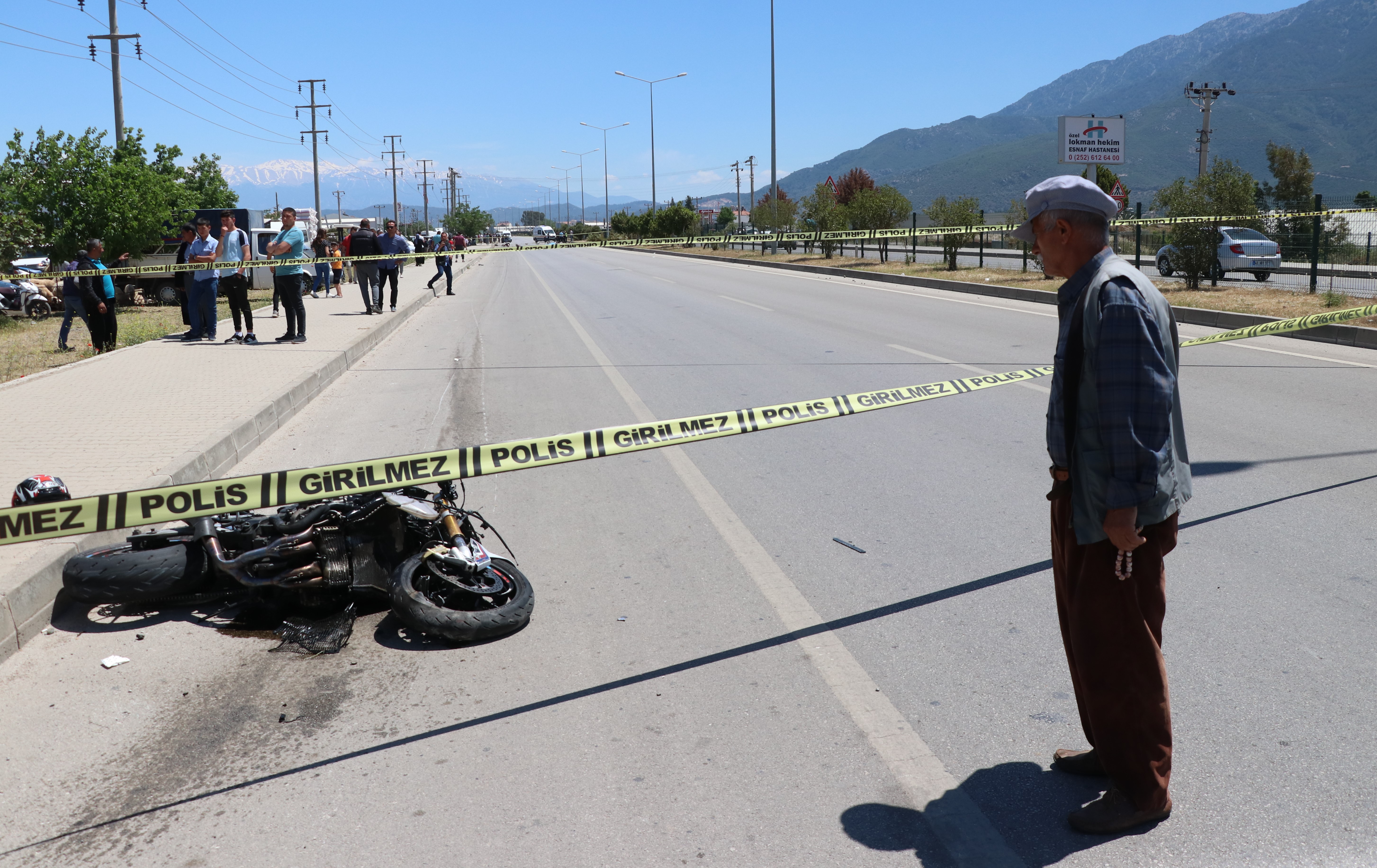aa-20220508-27797371-27797366-fethiyede-iki-motosikletin-carpistigi-kazada-2-kisi-oldu-1-kisi-yaralandi.jpg