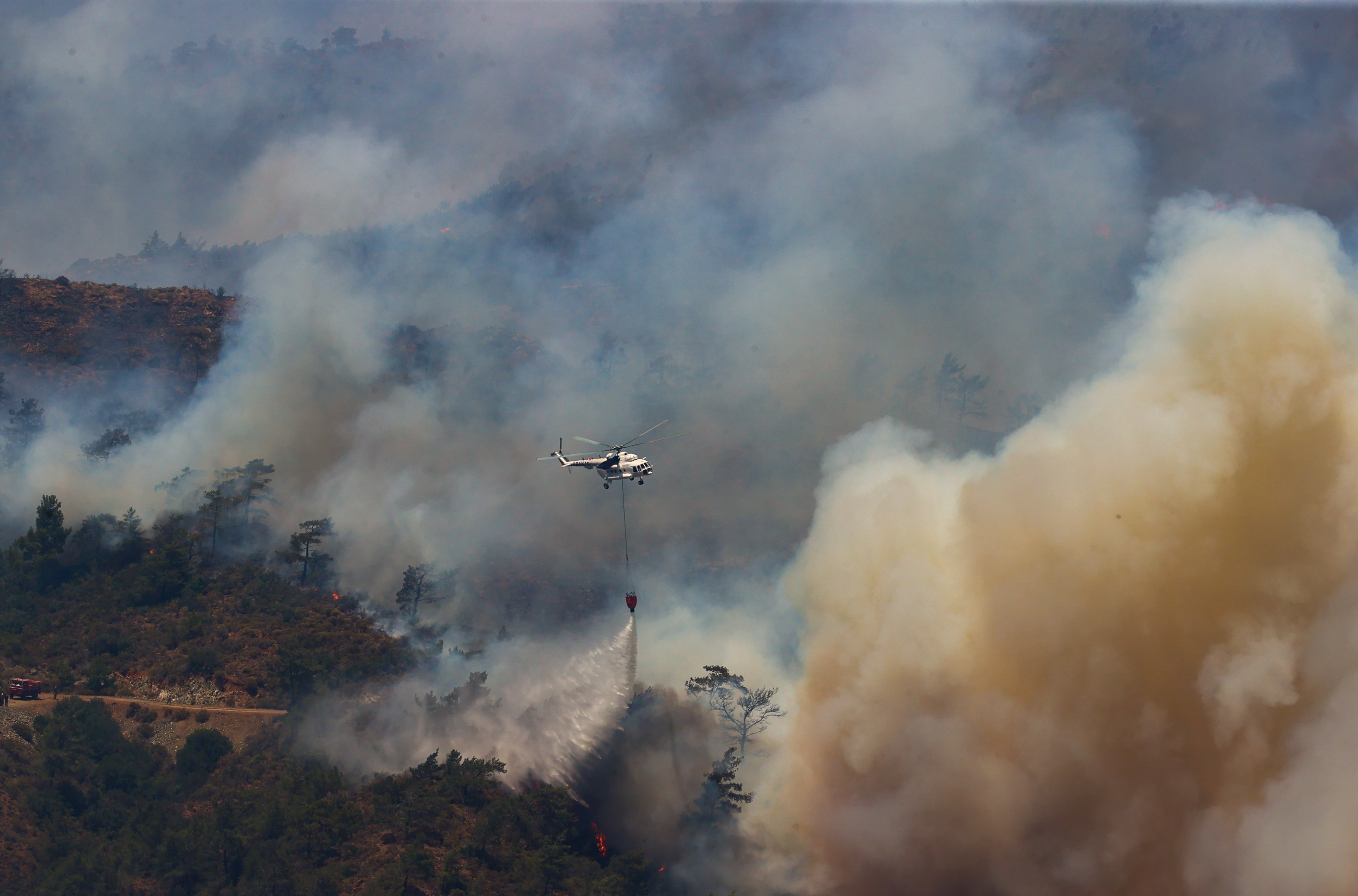 aa-20220622-28226481-28226480-marmaristeki-orman-yanginina-havadan-ve-karadan-mudahale-ediliyor.jpg