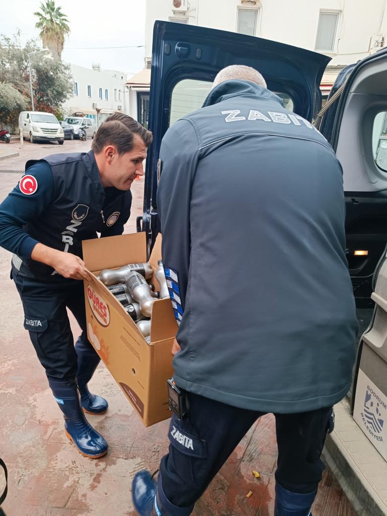 aa-20221214-29735445-29735437-bodrumda-yilbasi-oncesi-yapilan-denetimde-tarihi-gecen-urunlere-el-konuldu.jpg