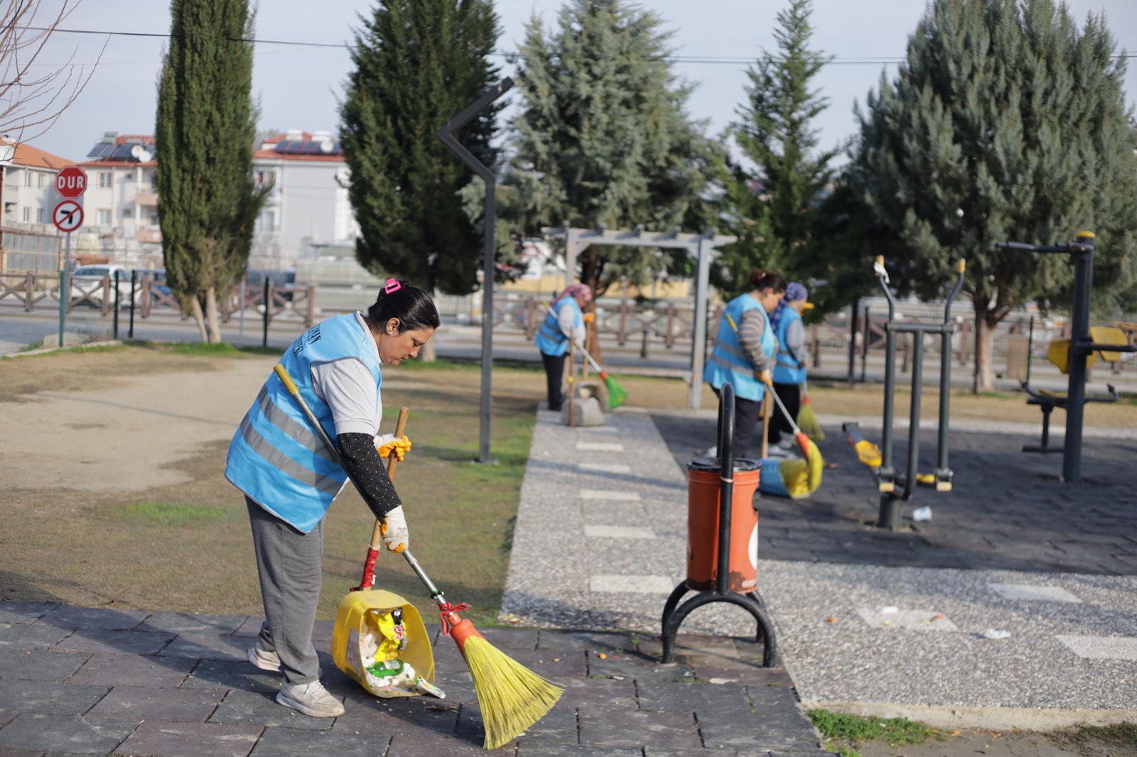 Dalaman’da Temi̇zli̇k Eki̇pleri̇ 724 Sahada (3)