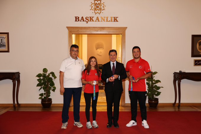 Gq Au F V Xo A A D A0