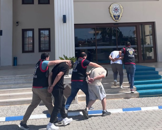 Gr U C4Gp W0 A Alzq P