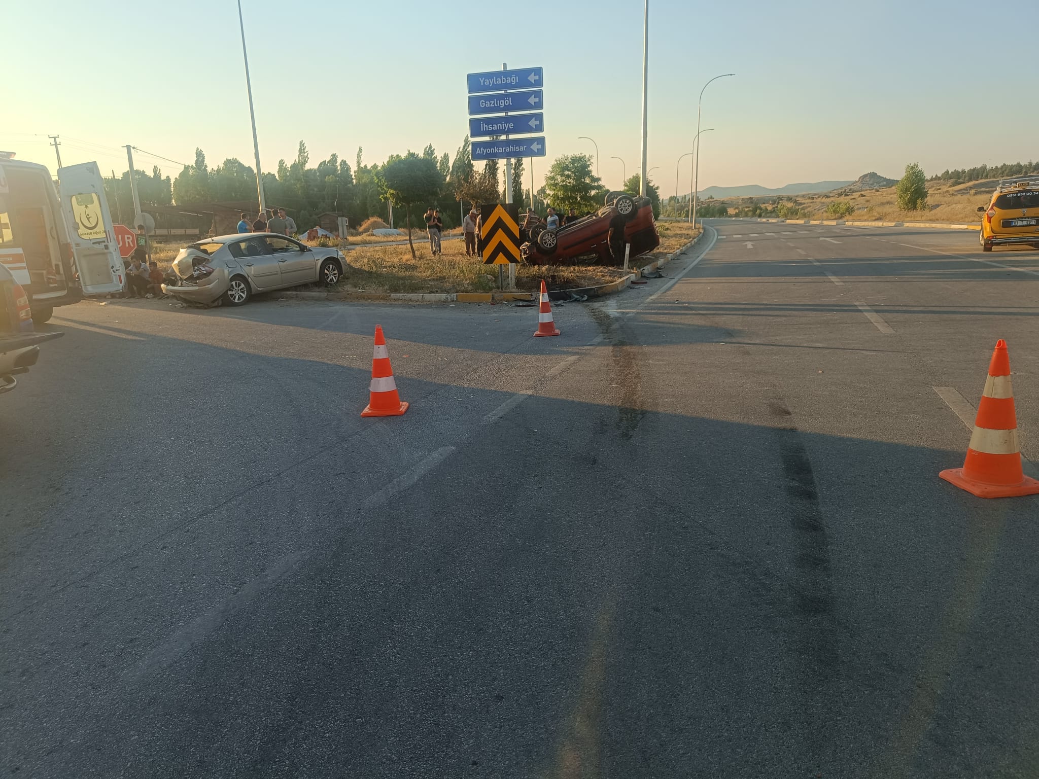 Aa 20250709 38519508 38519505 Afyonkarahisarda Hafif Ticari Arac Ile Otomobilin Carpistigi Kazada 9 Kisi Yaralandi (1)