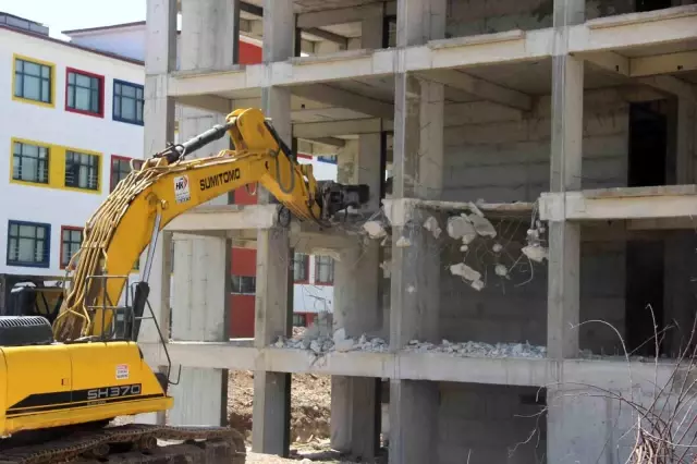 Muteahhit Kendisini Ihbar Etti Bina Muhurlene 3 18986656 O